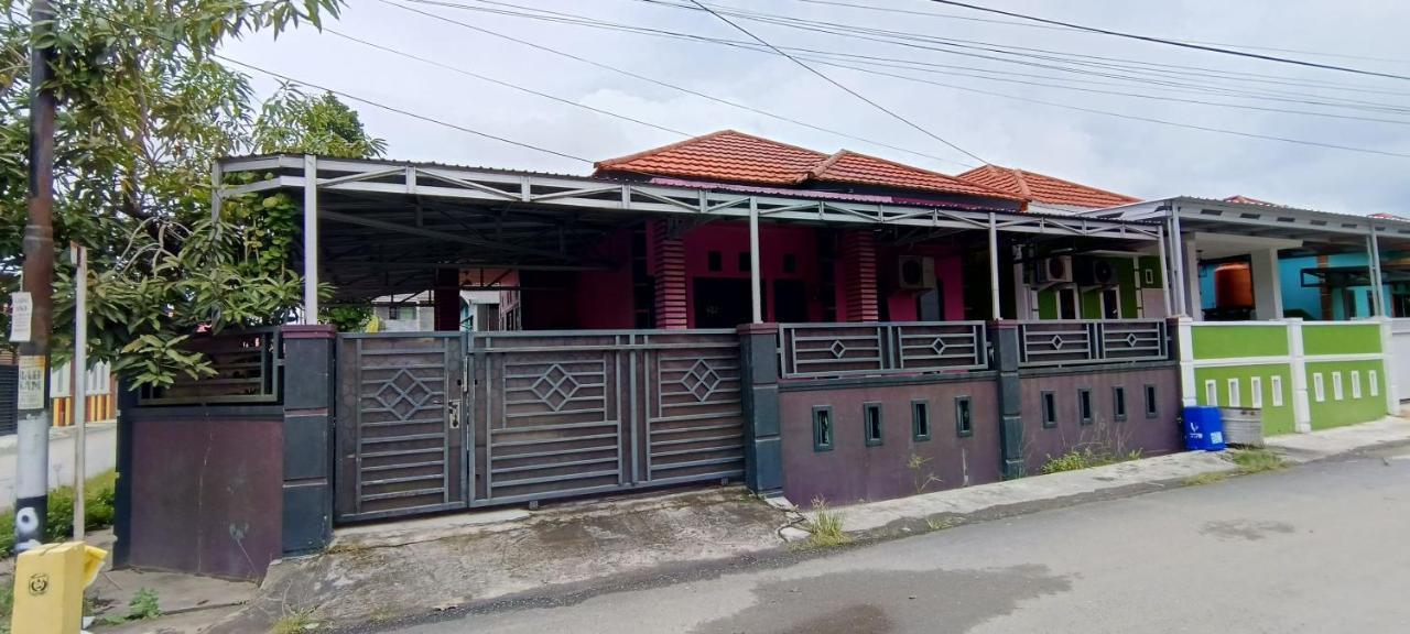 Hotel Spot On 92466 Adam Kost Syariahnearwisata Jembatan Barito Banjarmasin  Exterior foto